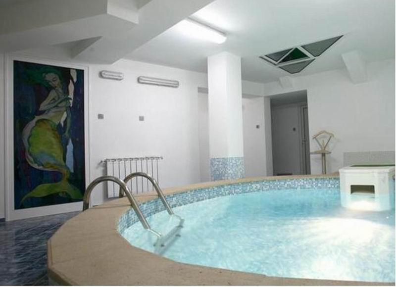 Family Art Hotel Gallery بليفين المظهر الخارجي الصورة
