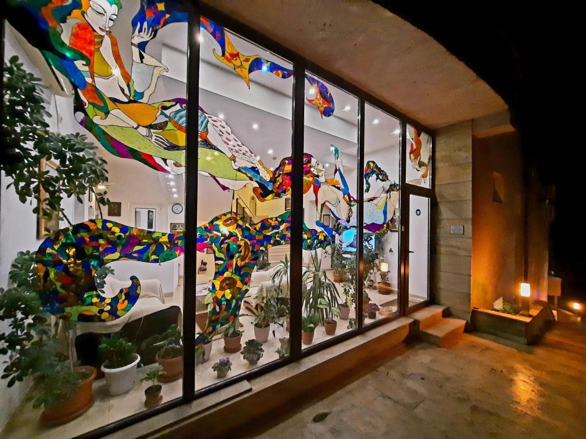 Family Art Hotel Gallery بليفين المظهر الخارجي الصورة