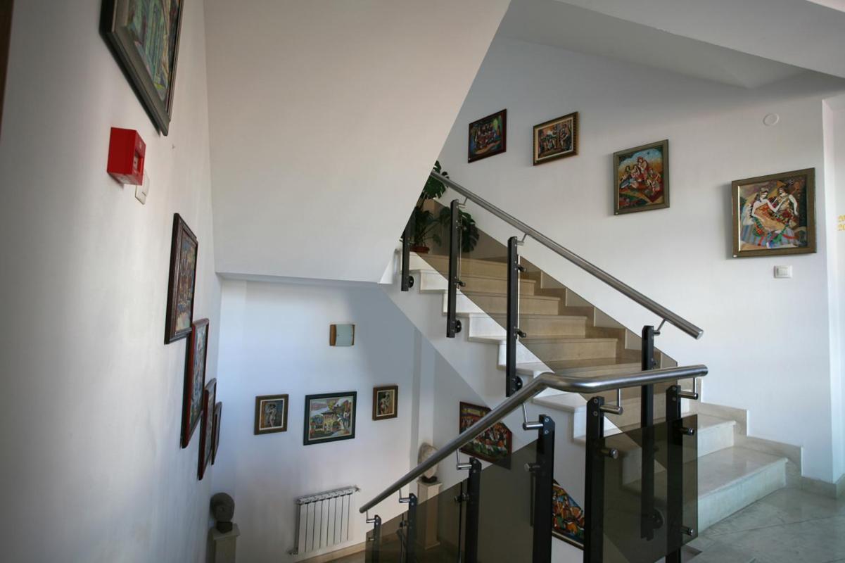 بليفين Family Art Hotel Gallery المظهر الخارجي الصورة